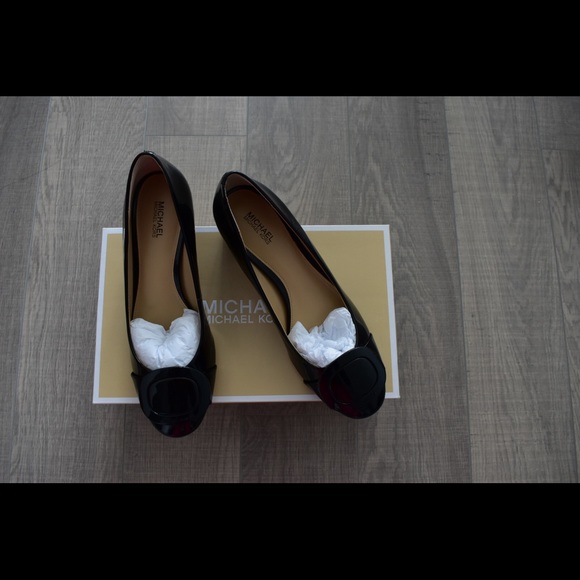 Brand new Micheal Kors high heel 7.5 - Picture 2 of 3